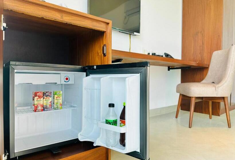 豪华海景房, 50 By The Sea