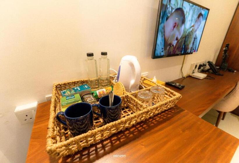 海景套房, 50 By The Sea