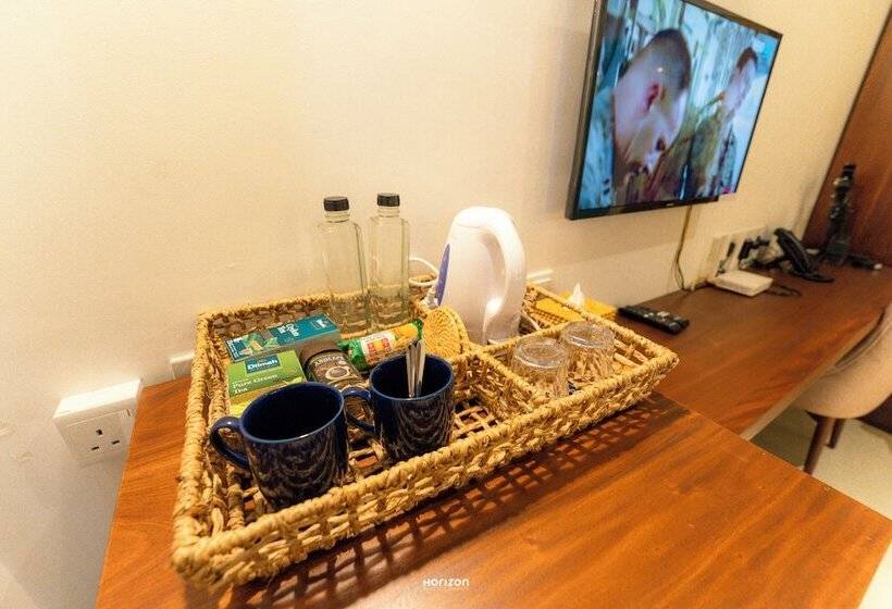 豪华海景房, 50 By The Sea