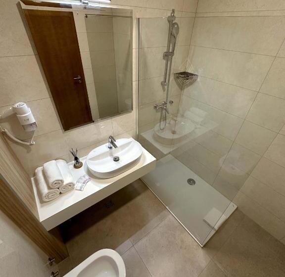 اتاق استاندارد, 81