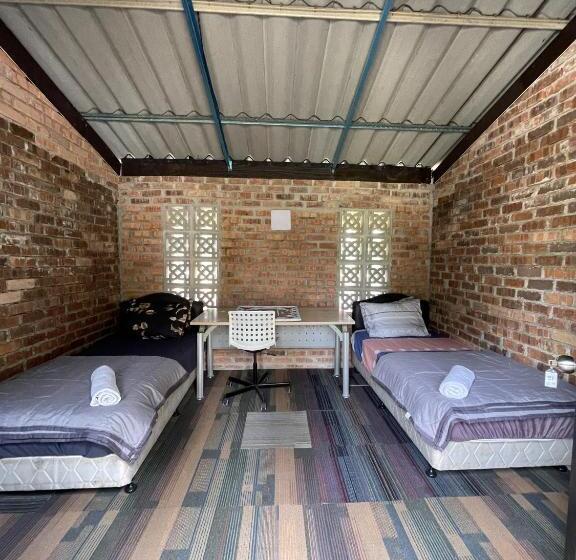 غرفة قياسية مطلّة علي حمام السباحة, I Nai Greenville Janda Baik