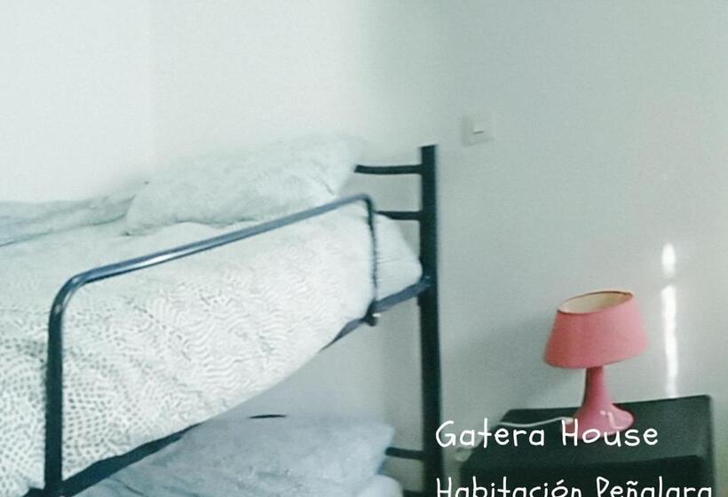 سرير فى غرفة مشتركه, Albergue Gatera House