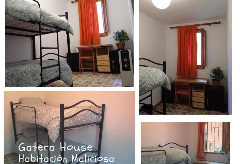 Кровать в Общей Комнате, Albergue Gatera House