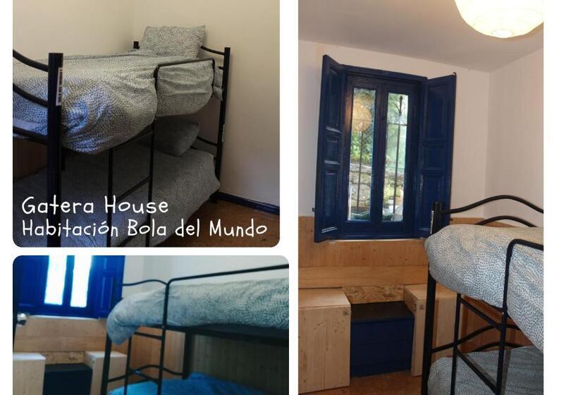 سرير فى غرفة مشتركه, Albergue Gatera House
