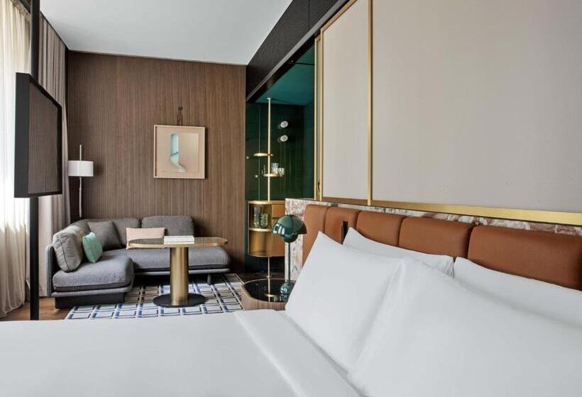 سوئیت با تخت بزرگ, Casa Brera