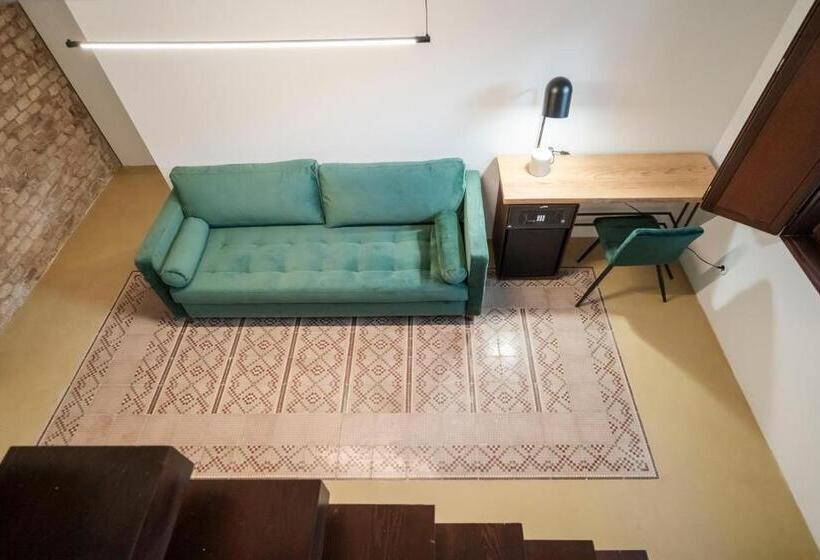 سوییت دوبلکس, La Moderna Suites