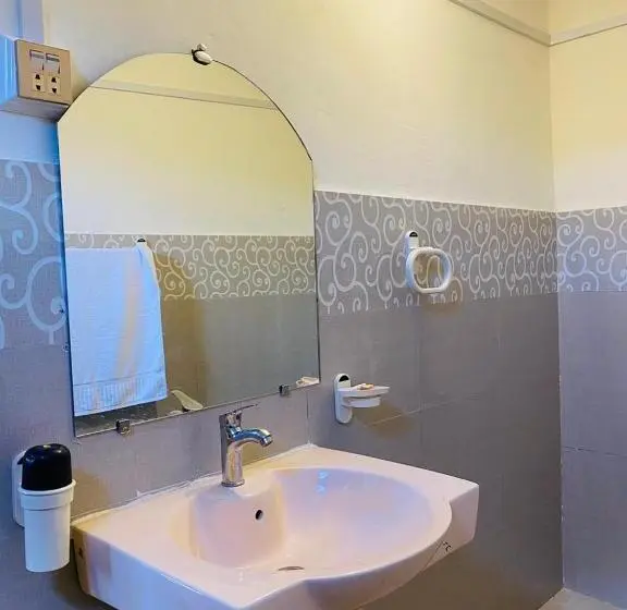 اتاق استاندارد سه نفره, Riwaaj Resort