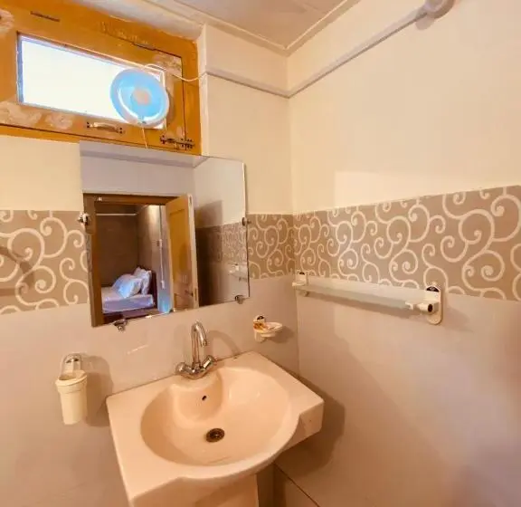 اتاق استاندارد با چشم‌انداز کوهستان, Riwaaj Resort