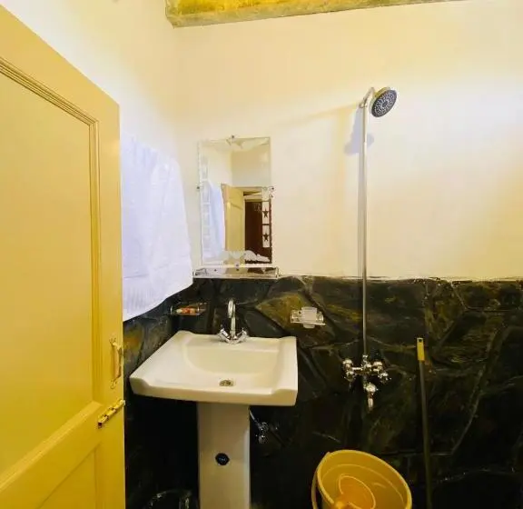 اتاق یک تخته با چشم‌انداز باغ, Riwaaj Resort