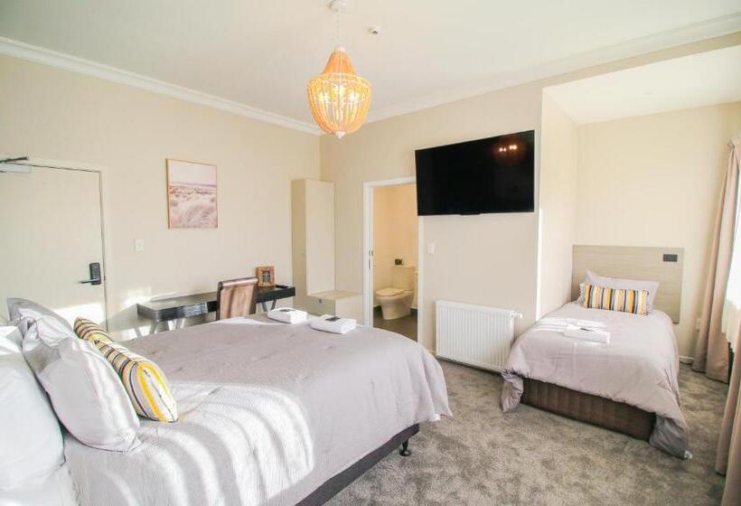 اتاق لوکس خانوادگی, Whitehouse