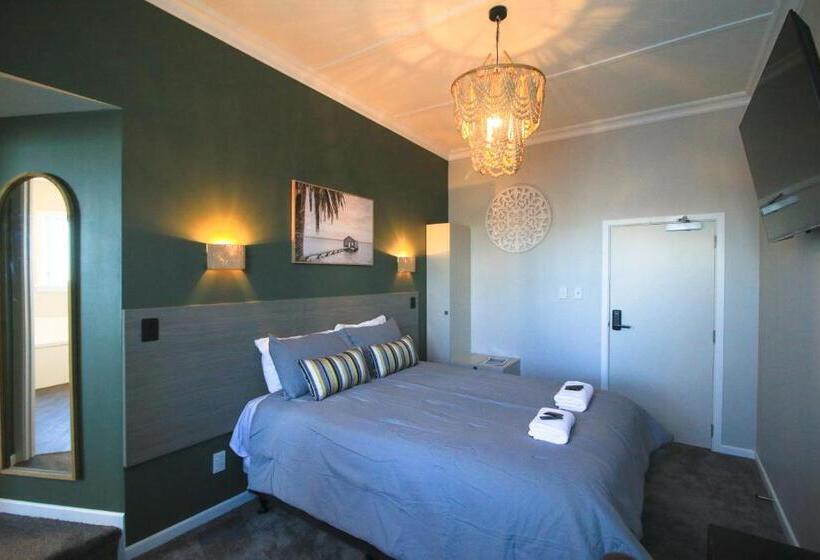 اتاق استاندارد با وان آب گرم, Whitehouse