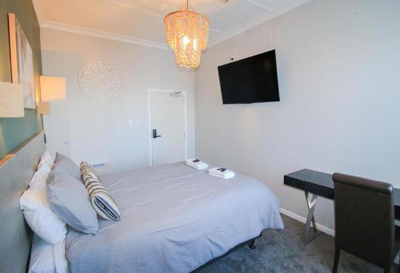 اتاق استاندارد با وان آب گرم, Whitehouse