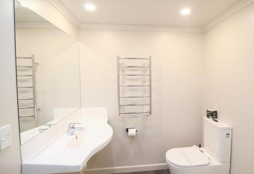 اتاق لوکس, Whitehouse