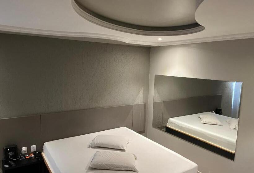 キングサイズベッドのスタンダードルーム, Motel Bughaville