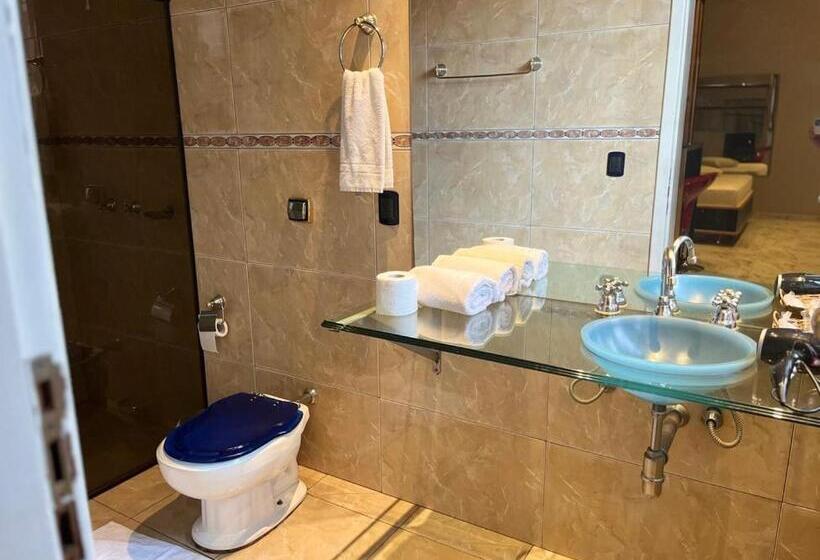 豪华房间, Motel Bughaville