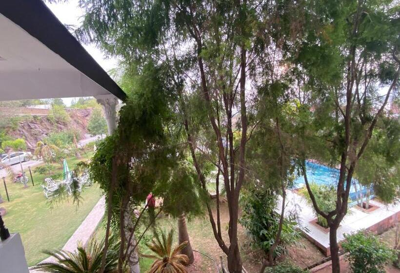 اتاق لوکس, Qayam Resort Islamabad