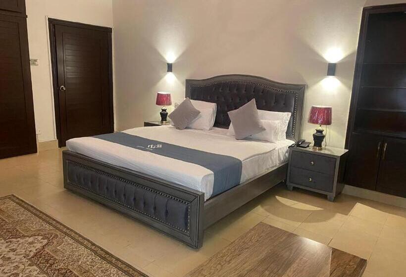 اتاق لوکس سه تخته, Qayam Resort Islamabad