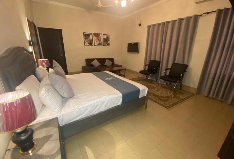 اتاق لوکس سه تخته, Qayam Resort Islamabad