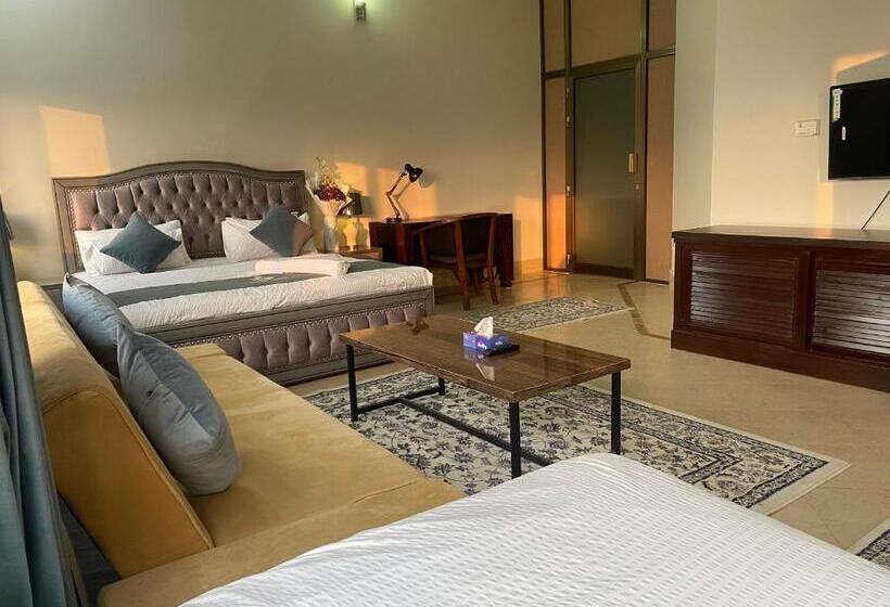 اتاق خانوادگی, Qayam Resort Islamabad