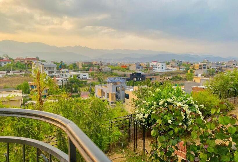 اتاق خانوادگی, Qayam Resort Islamabad