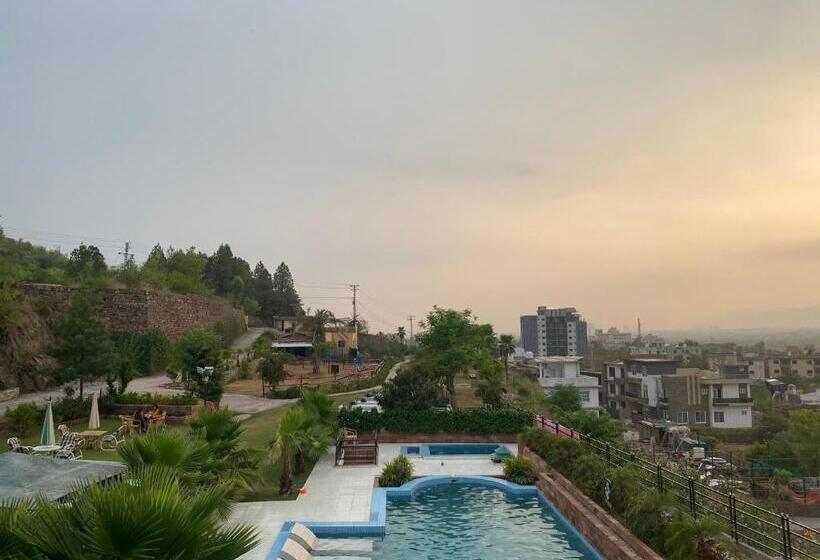 اتاق خانوادگی, Qayam Resort Islamabad