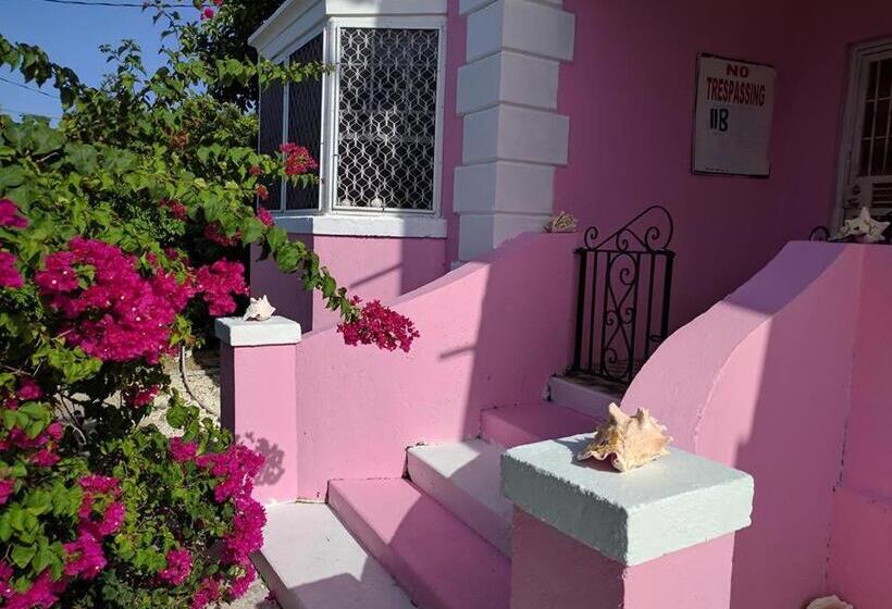 اتاق خانوادگی با چشم‌انداز دریا, Da Pink And White Palace