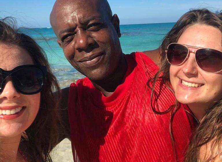 اتاق خانوادگی با چشم‌انداز باغ, Da Pink And White Palace