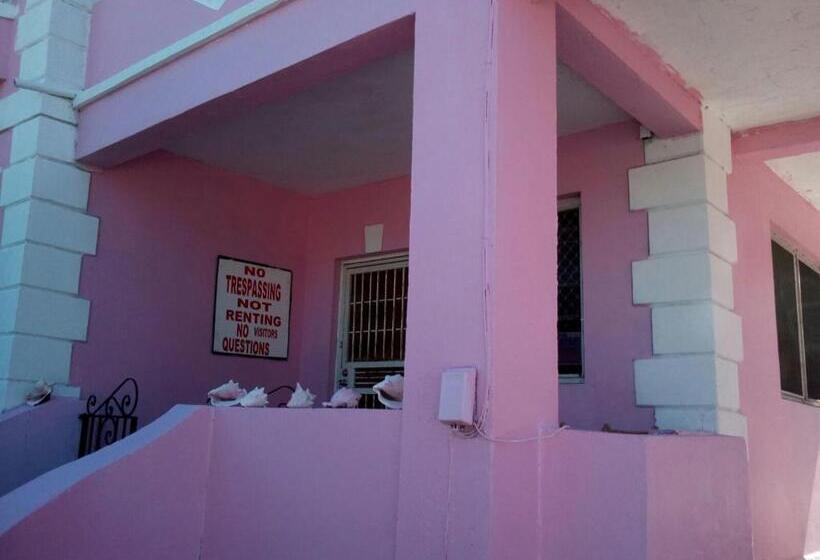 اتاق خانوادگی با چشم‌انداز دریا, Da Pink And White Palace