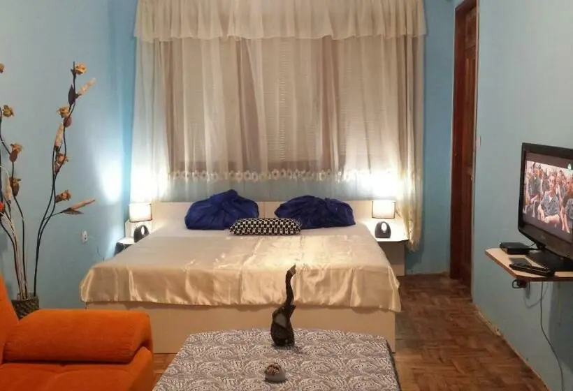 اتاق استاندارد سه نفره, аria B&b