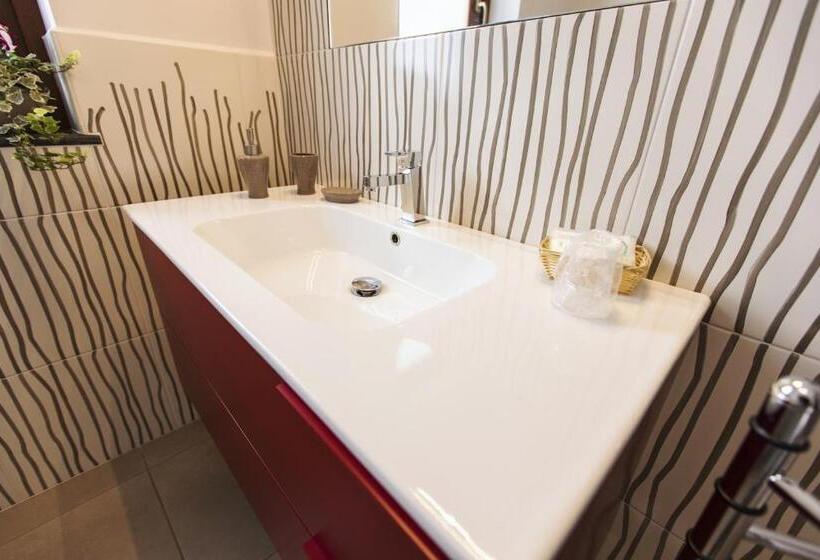 חדר סטנדרט לשלושה, San Nicola