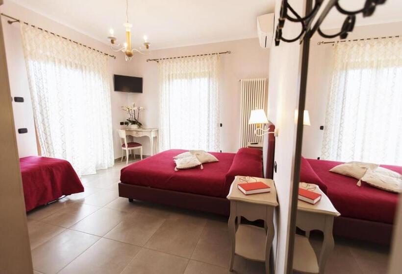 חדר סטנדרט לשלושה, San Nicola