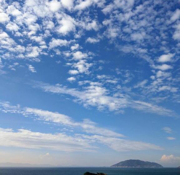 Triple Room Sea View, Chinbe D.s House B&b