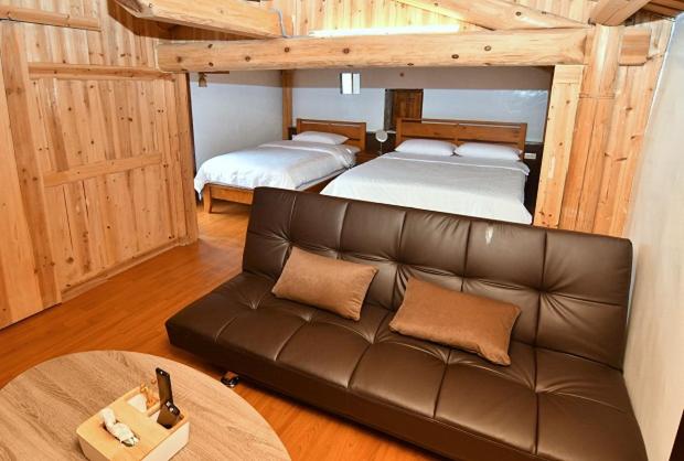 Triple Room Sea View, Chinbe D.s House B&b