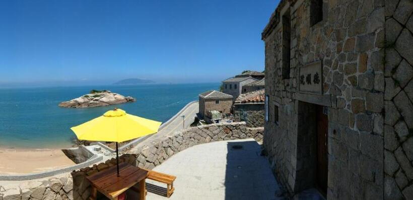 Triple Room Sea View, Chinbe D.s House B&b