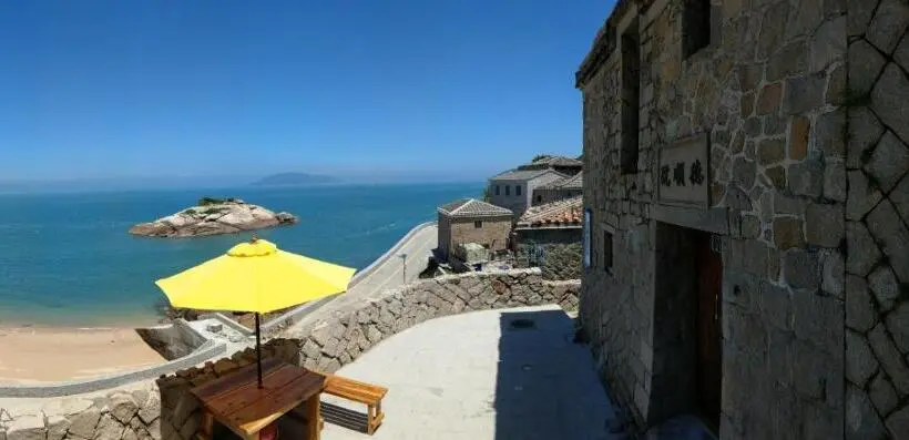 Triple Room Sea View, Chinbe D.s House B&b