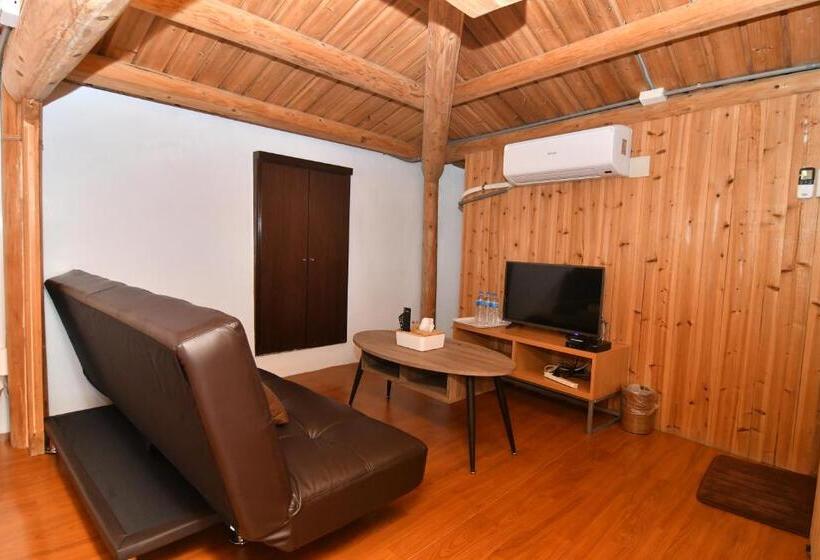 Triple Room Sea View, Chinbe D.s House B&b