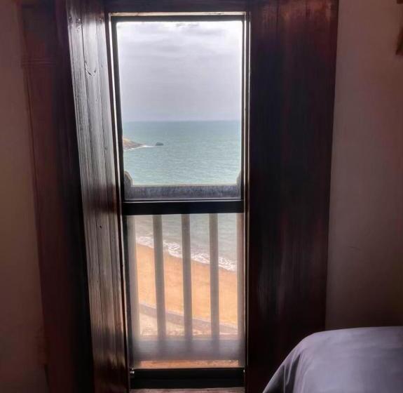 غرفة عائلية, Chinbe D.s House B&b