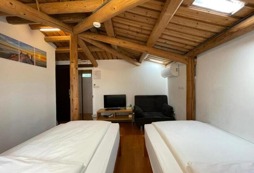 غرفة عائلية, Chinbe D.s House B&b