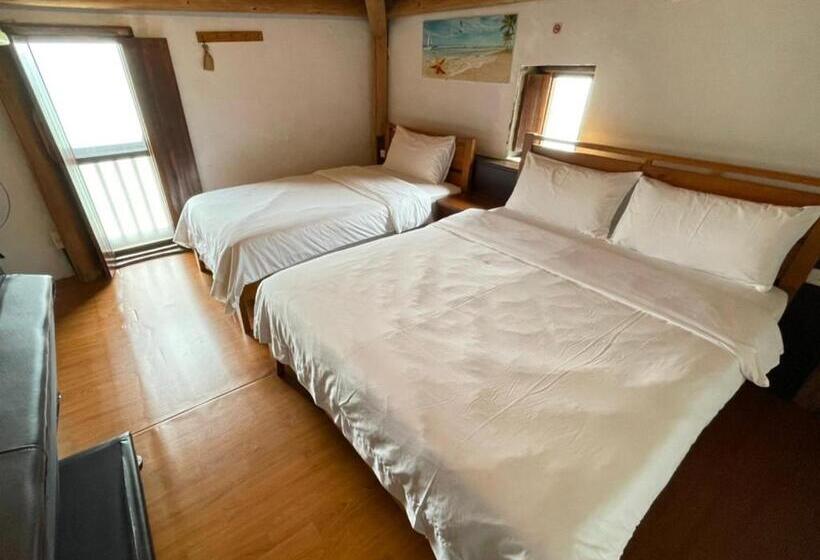 غرفة عائلية, Chinbe D.s House B&b