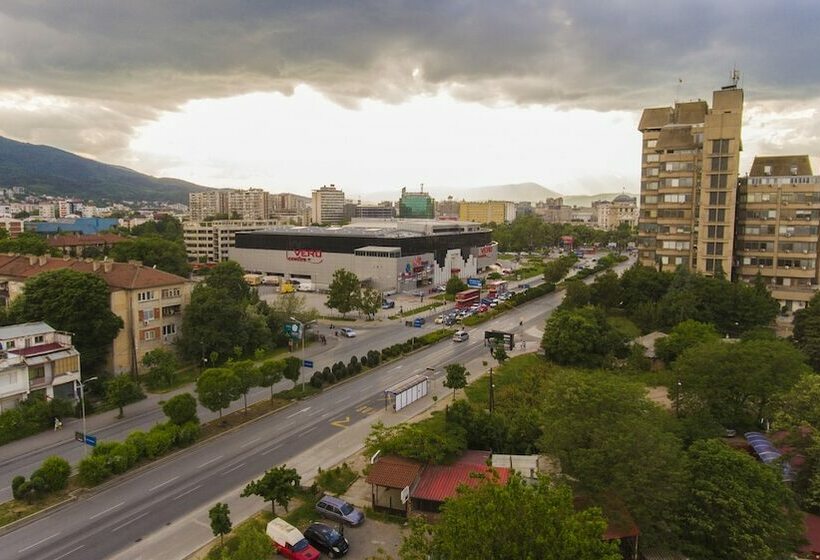 استودیوی استاندارد با چشمانداز شهر, Astera Apart