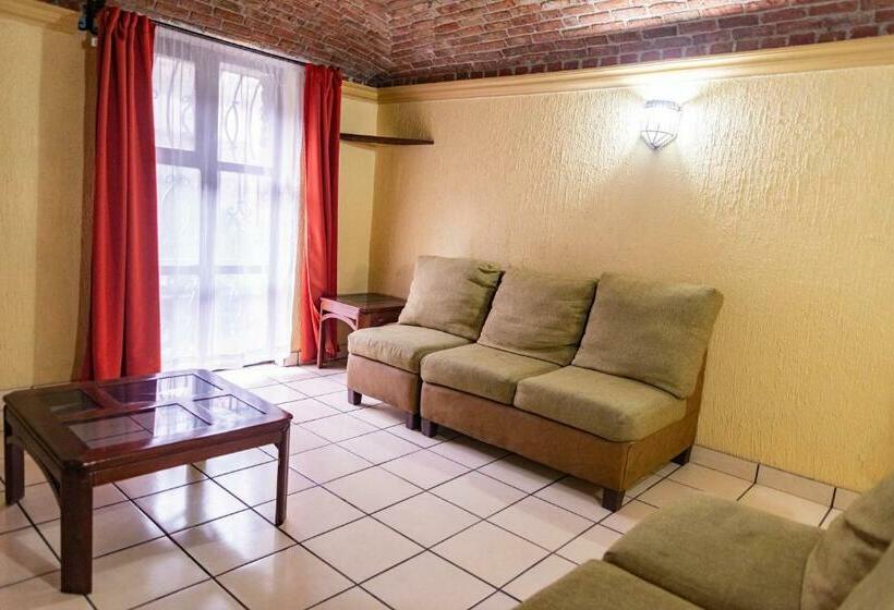 سوئیت با تخت بزرگ, Hacienda De Cobos