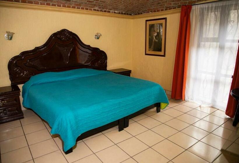 سوئیت با تخت بزرگ, Hacienda De Cobos
