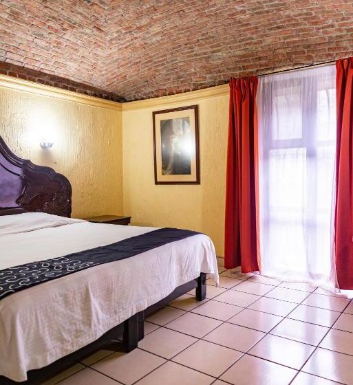 سوئیت با تخت بزرگ, Hacienda De Cobos