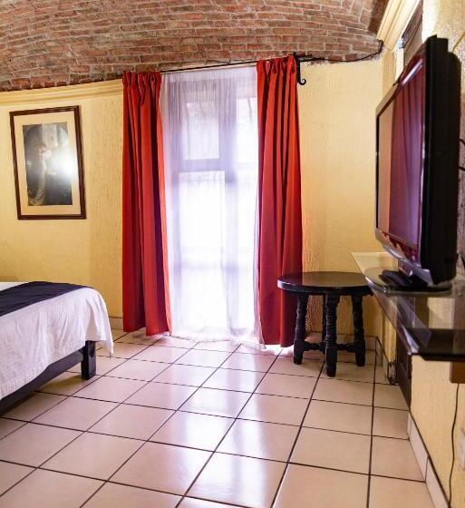 سوئیت با تخت بزرگ, Hacienda De Cobos