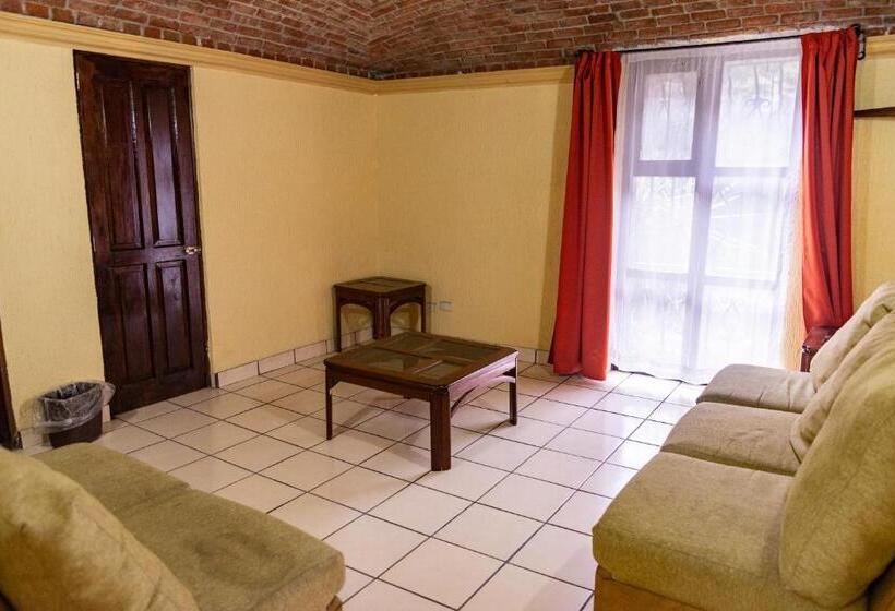 سوئیت با تخت بزرگ, Hacienda De Cobos