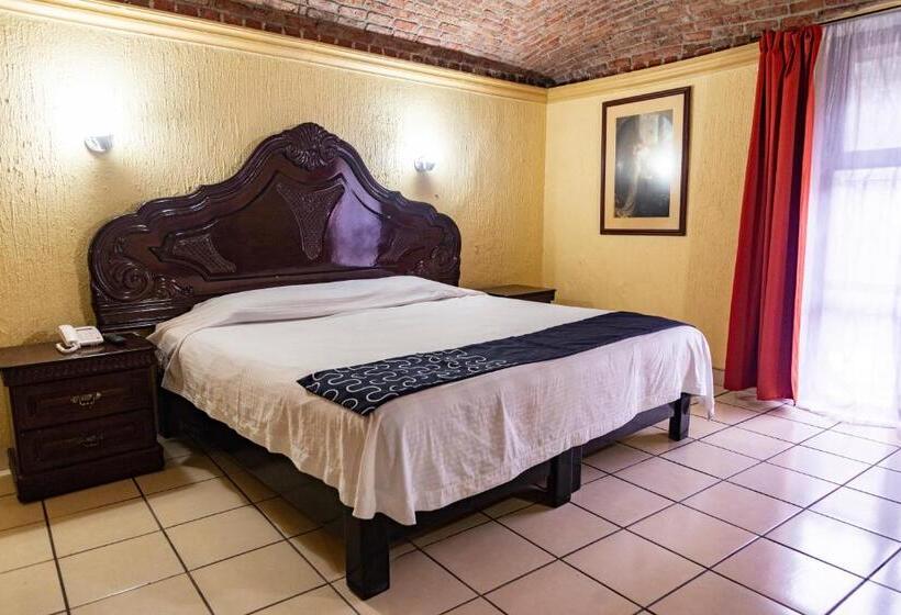 سوئیت با تخت بزرگ, Hacienda De Cobos