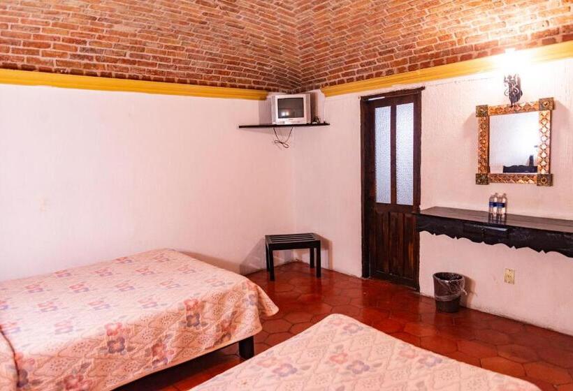اتاق استاندارد سه نفره, Hacienda De Cobos