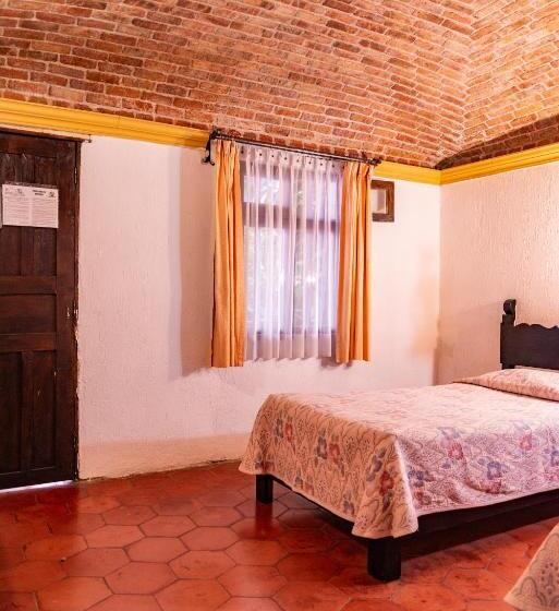 اتاق استاندارد سه نفره, Hacienda De Cobos