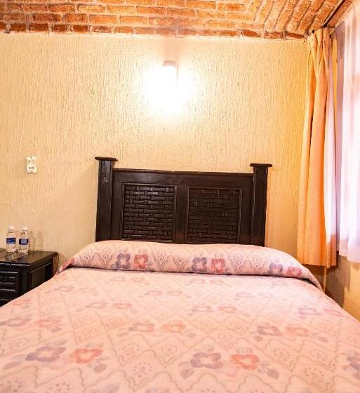 اتاق استاندارد سه نفره, Hacienda De Cobos