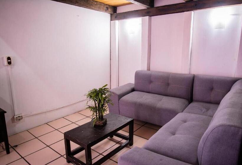 بانگلوی استاندارد, Hacienda De Cobos